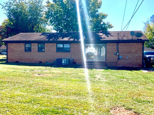Building Photo - 1007 Highland Ave