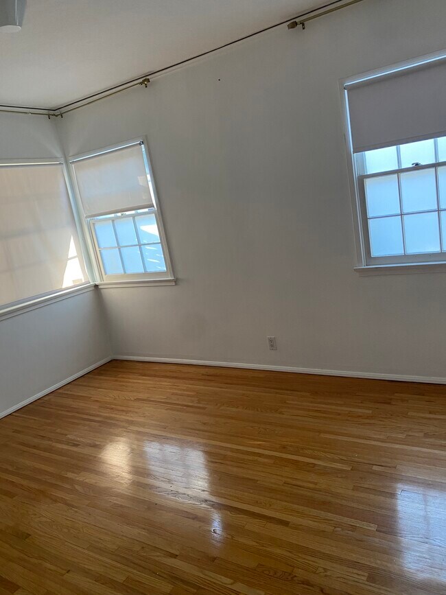 Foto del edificio - 5243 Wilkinson Ave