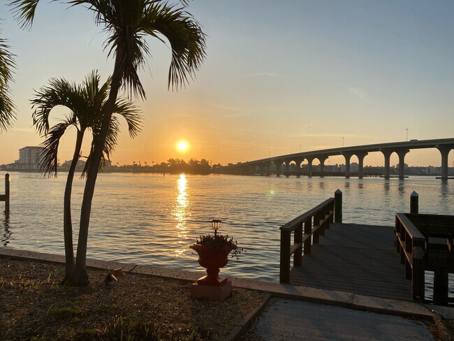 Foto del edificio - 3536 Belle Vista Dr E