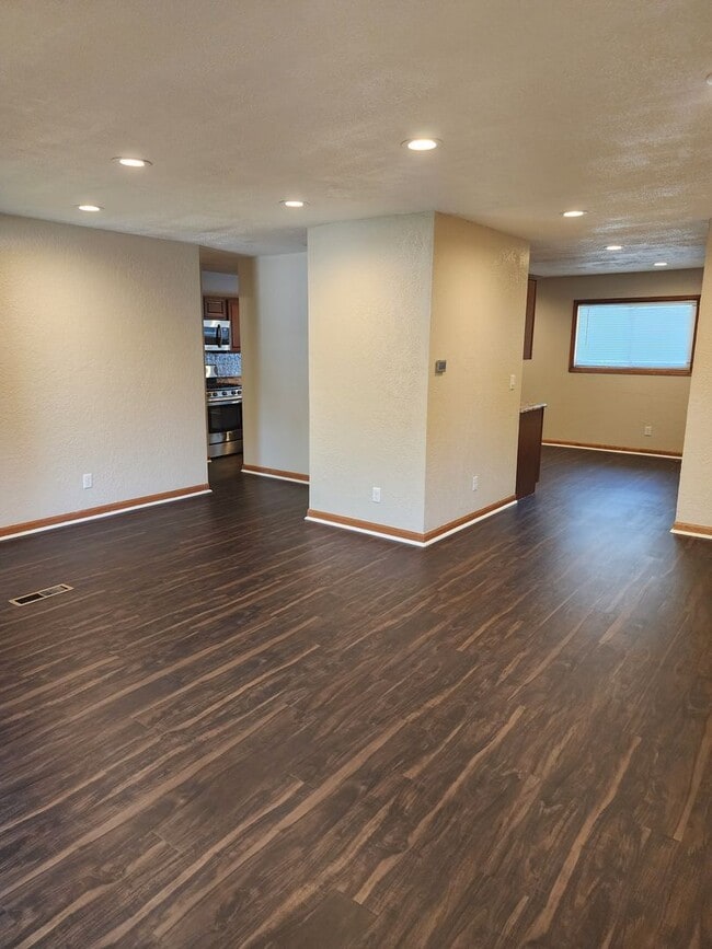 Building Photo - 3 bedroom 1 bath