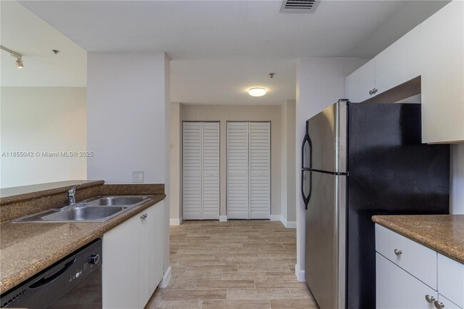 Foto del edificio - 2280 SW 32nd Ave