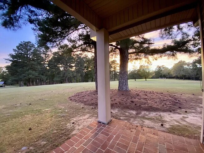 Foto del edificio - 2760 Louisville Rd