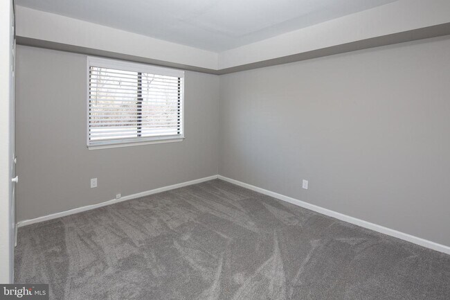 Building Photo - 91 Hermitage Dr