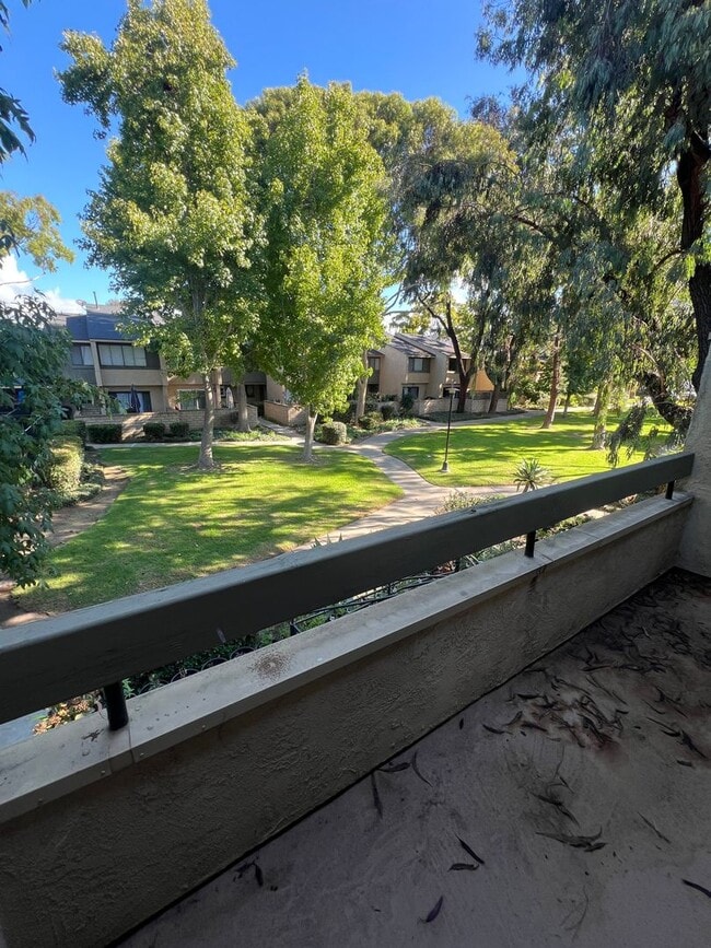 Building Photo - 303 Oakwood St