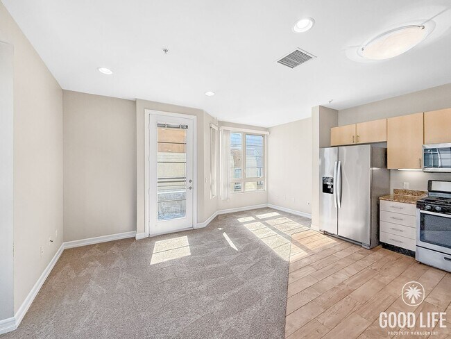 Foto del edificio - Beautiful East Village Condo w/ W/D, A/C &...