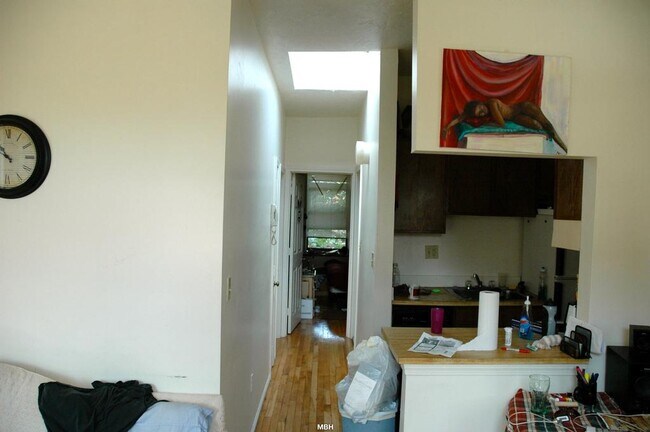 Building Photo - Two Bedroom Penthouse With Open Kitchen
