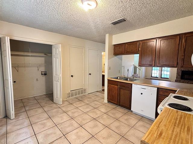Foto del edificio - 5628 Hearthwood Ct