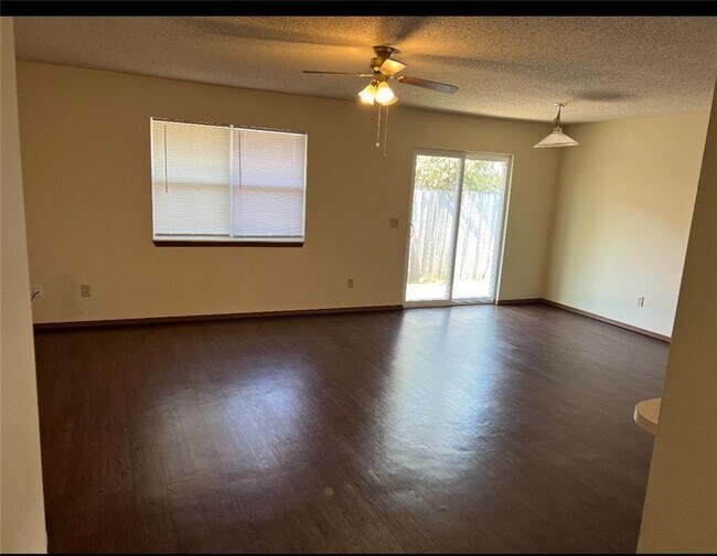 Foto del edificio - 3103 Adrian Ave