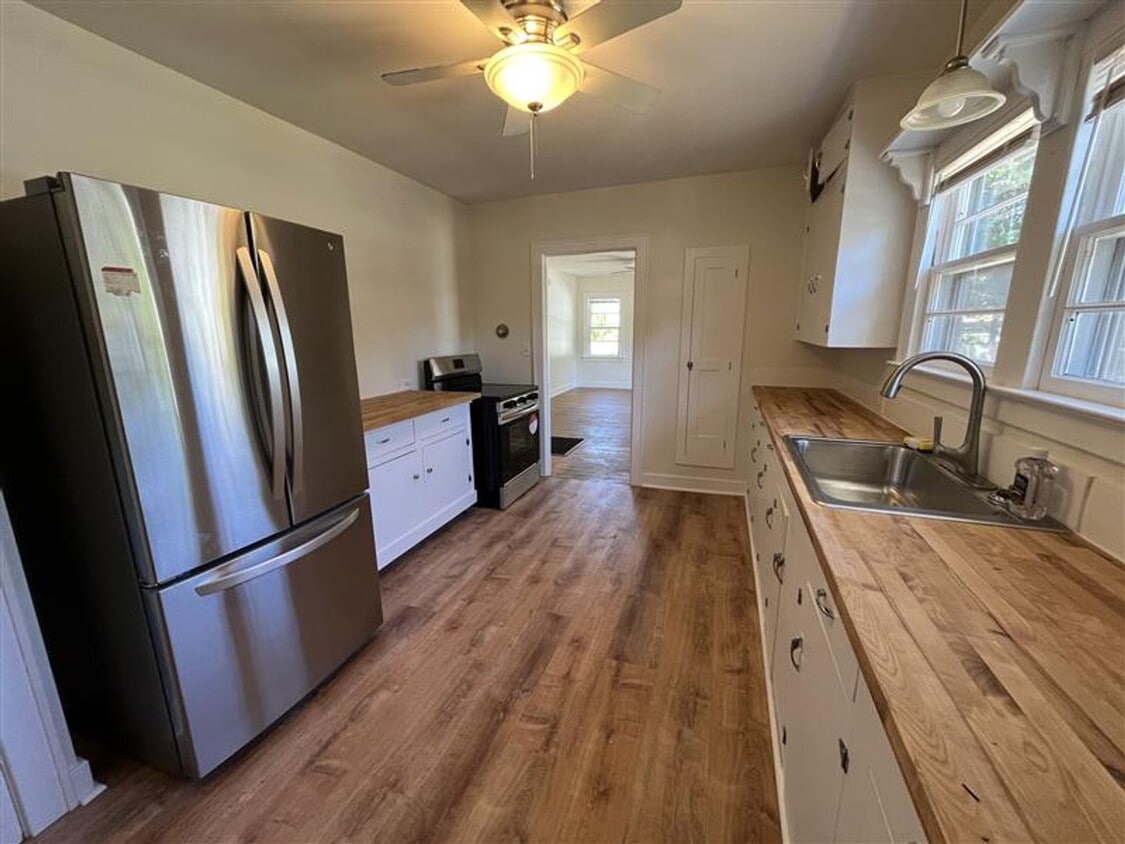 Primary Photo - Newly Renovated Two Bedroom House for Rent...