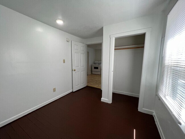 Foto del edificio - 2210 E 7th St