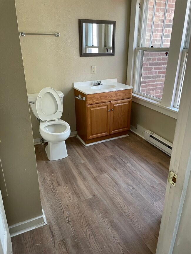 624 Upstairs Bath #2 - 626 Palean St