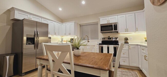 Foto del edificio - 731 W 6th S St