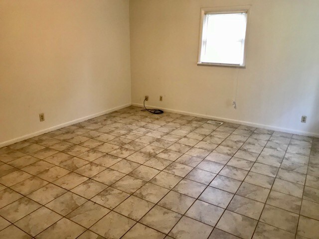 Building Photo - 2550 Margybeth Ave