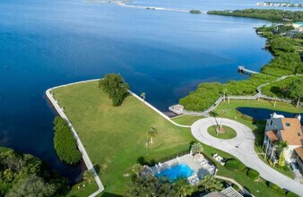 Building Photo - 610 Windrush Bay Dr