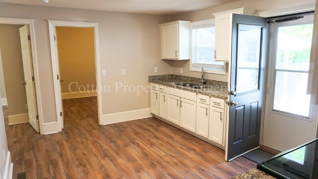 Foto del edificio - 605 Harnett St