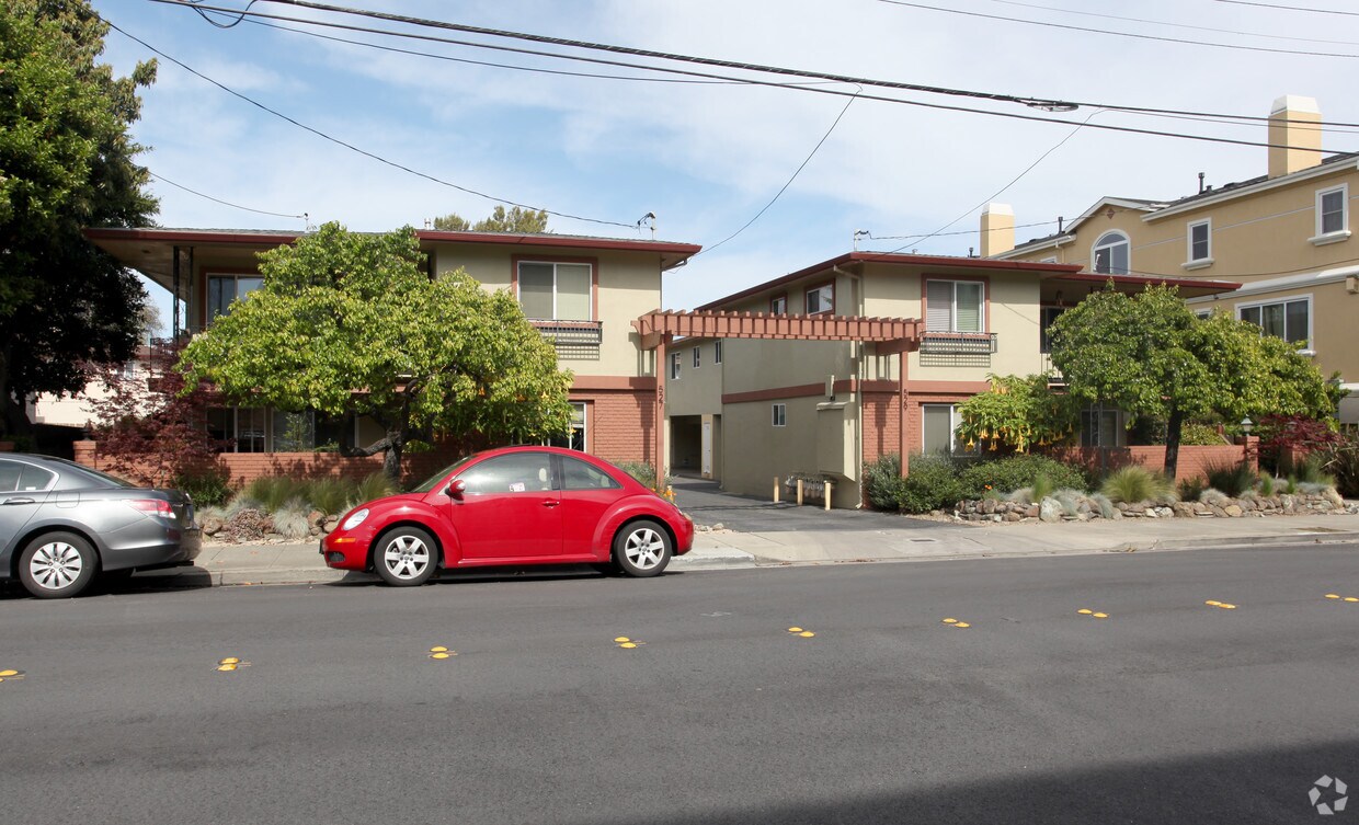 Foto del edificio - 527-529 Elm St