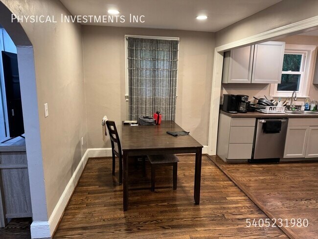 Foto del edificio - 1712 Main St SW