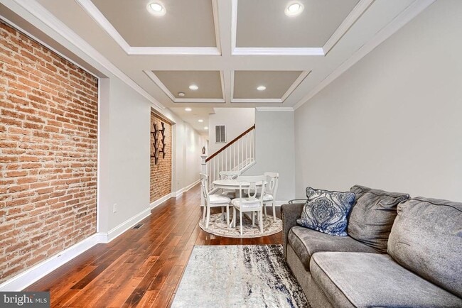 Foto del edificio - 1730 E Chase St