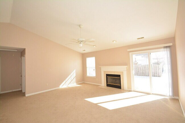 Building Photo - 285 Pennwood Ln