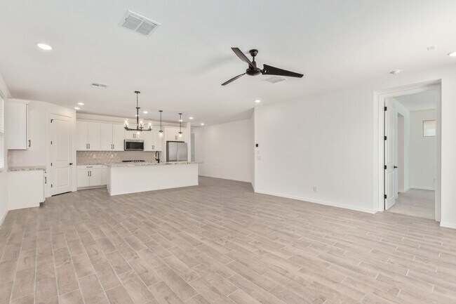 Building Photo - 3 bed/2 bath home in the BRAND NEW Pinnacl...