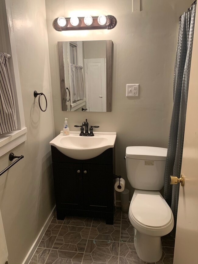 Building Photo - 121 E Jackson St