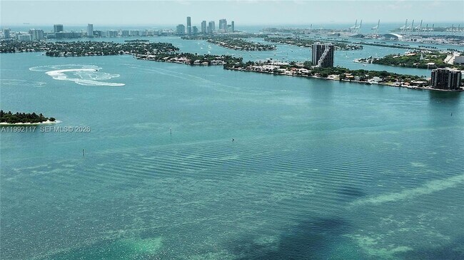 Building Photo - 711 NE 23rd Terrace