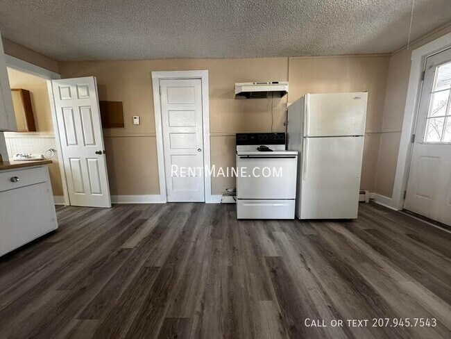 Building Photo - 172 College Ave