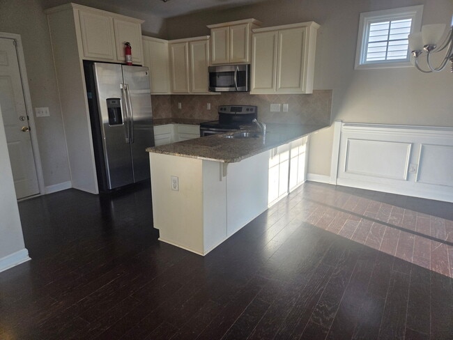 Kitchen - 10.4x12 - 107 Marsh Creek Dr