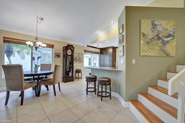 Building Photo - 3 br, 2.5 bath House - Forest Ridge