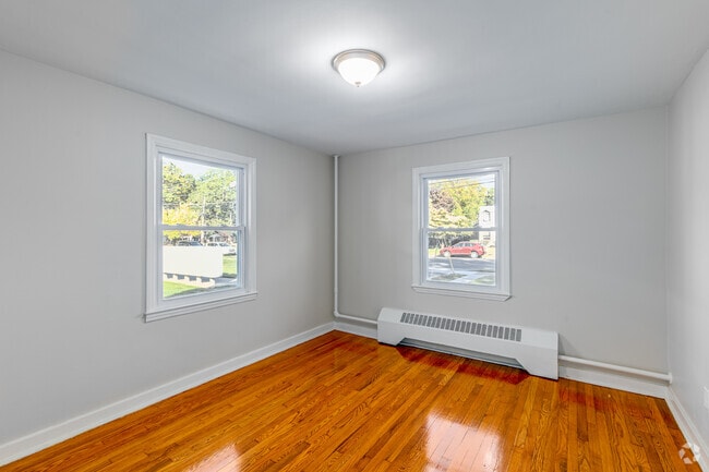 2BR, 1BA - 686SF - Primary Bedroom - Mapleview Apartments