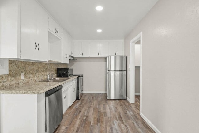 Building Photo - Cozy 2 Bed 1 Bath Near Tinker Air Force Base!