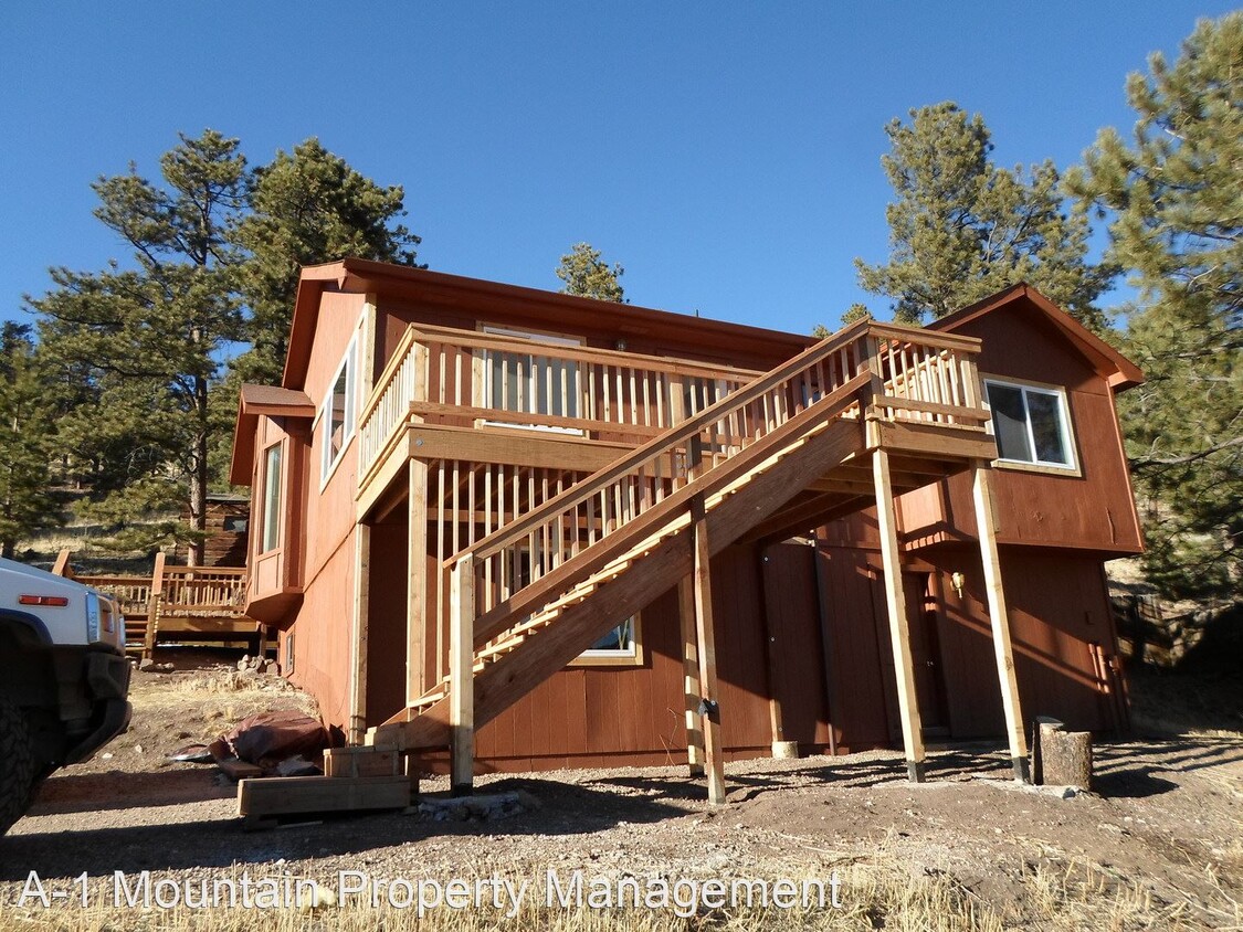 Primary Photo - 4 br, 1.5 bath House - 619 N. Pine Dr.