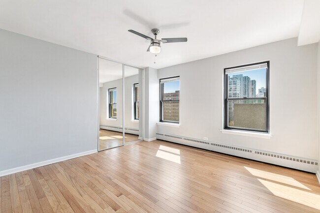 Building Photo - 5858 N Sheridan Rd