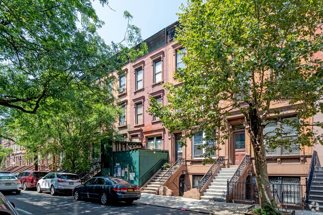 53 W 119th Street | Edificio multifamiliar de cuatro pisos listo para renovaciones - 53 W 119th St