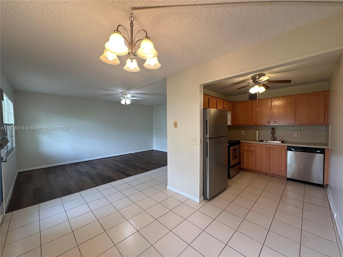 Foto principal - 13255 SW 9th Ct