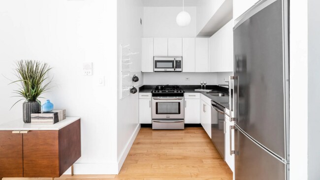 Building Photo - 95 Horatio St