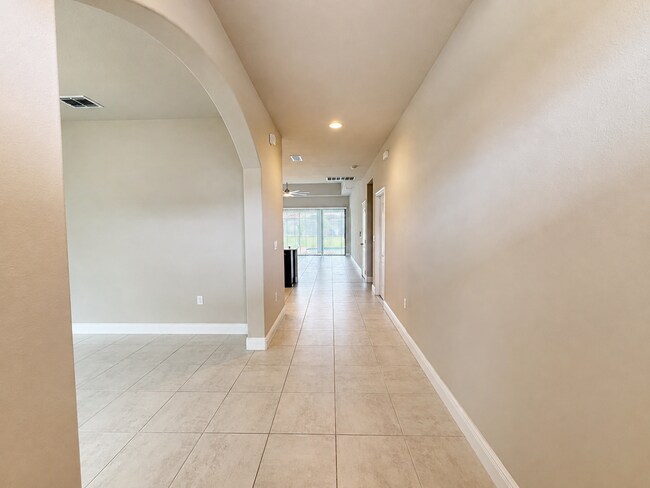 Foto del edificio - Spacious 5-Bedroom Home at 170 Mitchell's Manor – 4.5 Baths and 2,708 Sq Ft of Comfort in Haines ...