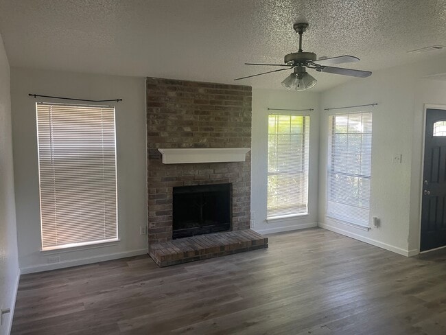 Building Photo - 5832 Silver Sage Dr