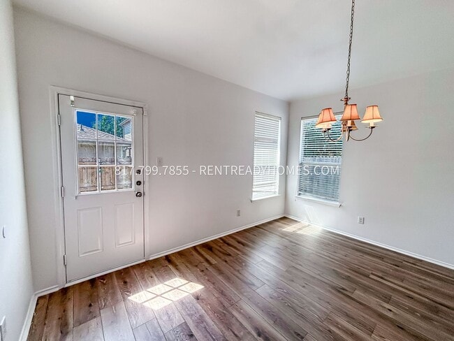Building Photo - 8805 Valley River Dr