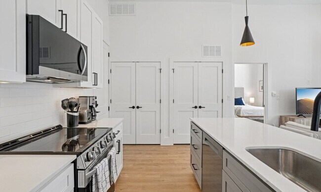 Foto del edificio - 6418 Maple Ave