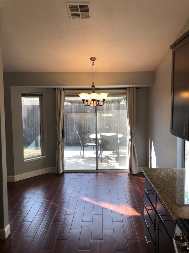Foto del edificio - 7677 Auburn Ridge Ct