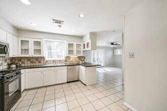 Building Photo - 5511 Kinglet St