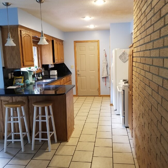 Building Photo - 3829 Pine Ln