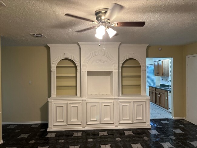 Building Photo - 11511 Misty Glen Ln