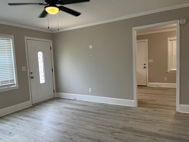 Foto del edificio - 2730 Eastway Dr