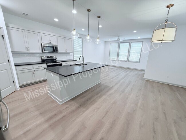 Building Photo - 4BR/3BA For Rent