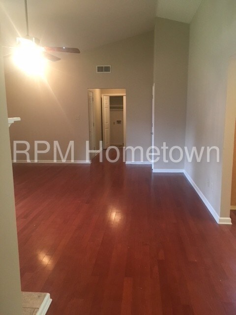 Building Photo - 105 Brentwood St