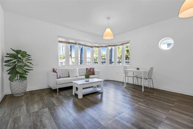 Foto del edificio - 557 Michigan Ave