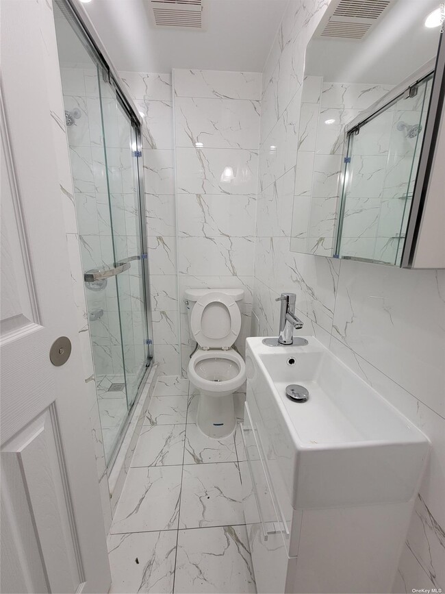 Building Photo - 59-24 Kissena Blvd