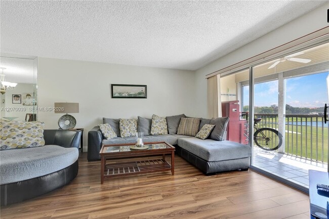 Foto del edificio - 12500 SW 6th St